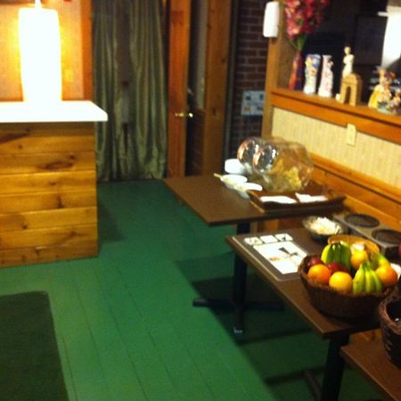 Ladd Brook Inn Pownal エクステリア 写真