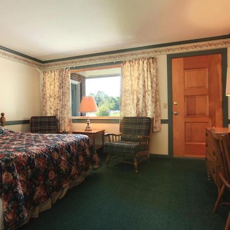 Ladd Brook Inn Pownal エクステリア 写真