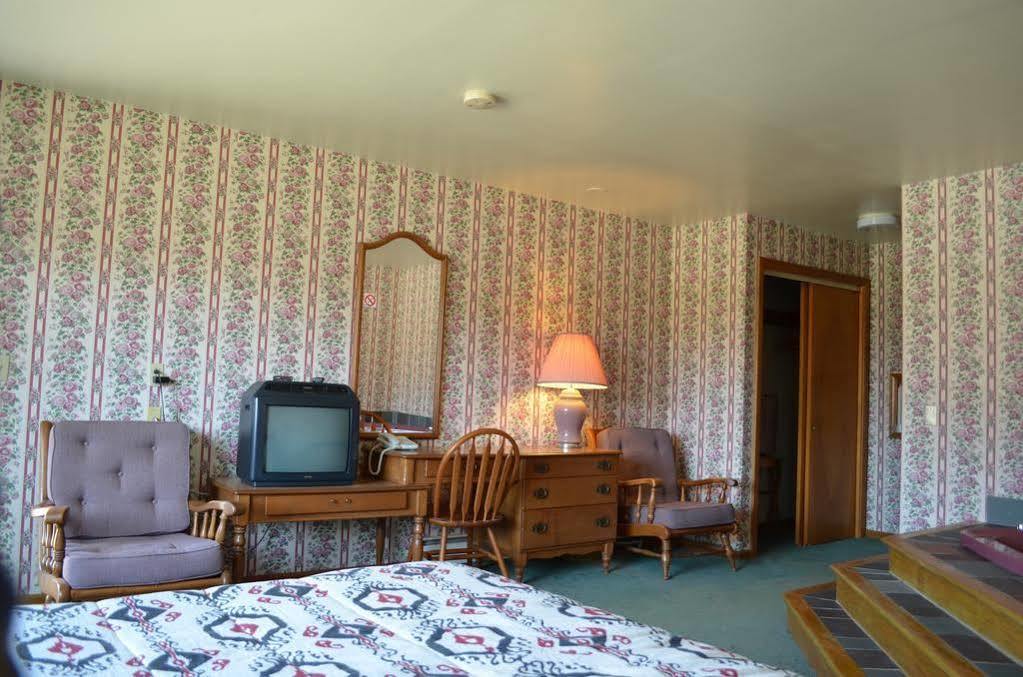 Ladd Brook Inn Pownal エクステリア 写真
