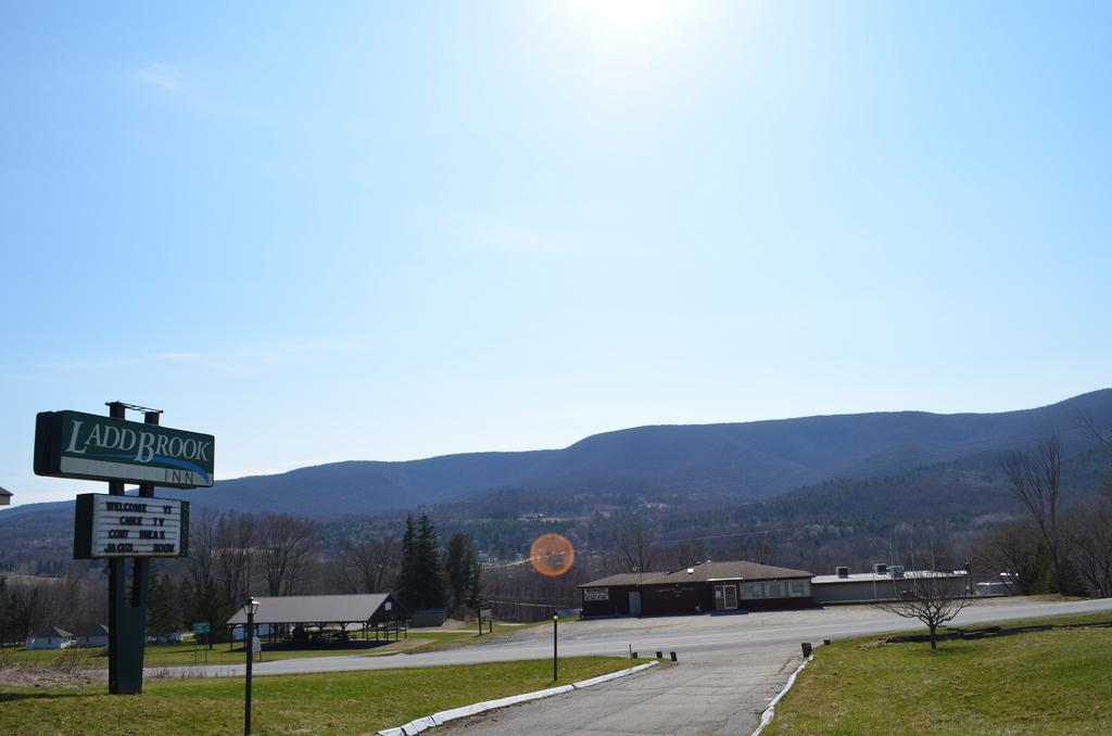 Ladd Brook Inn Pownal エクステリア 写真