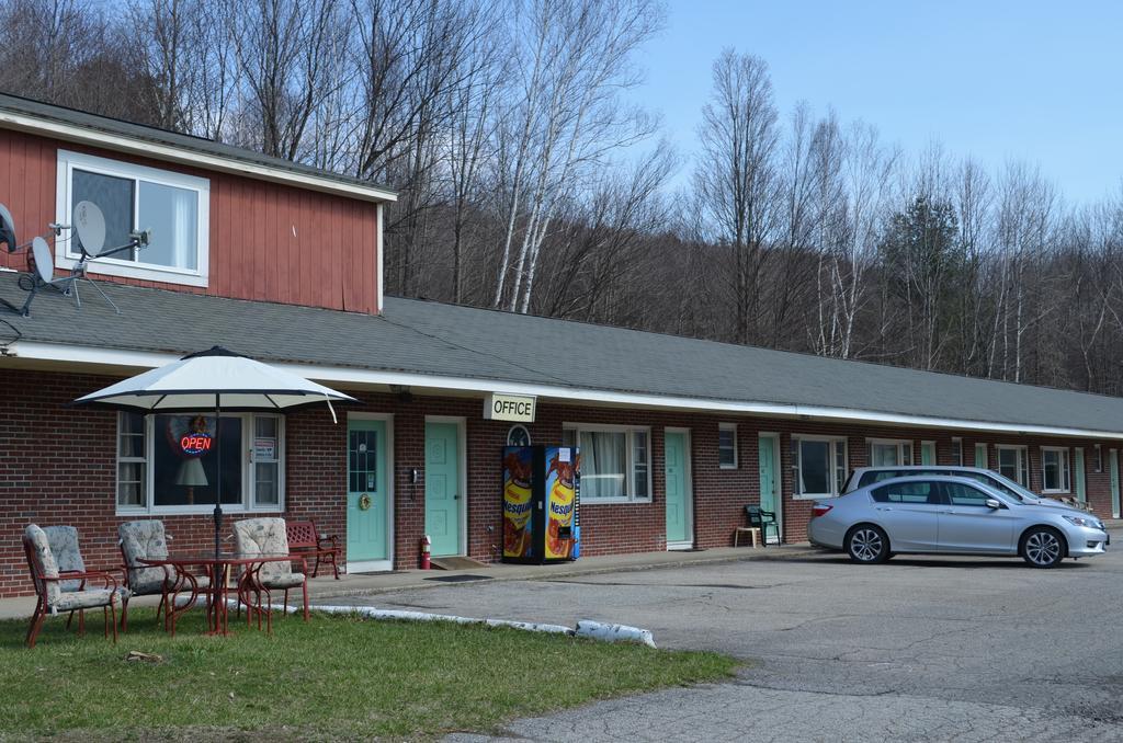 Ladd Brook Inn Pownal エクステリア 写真